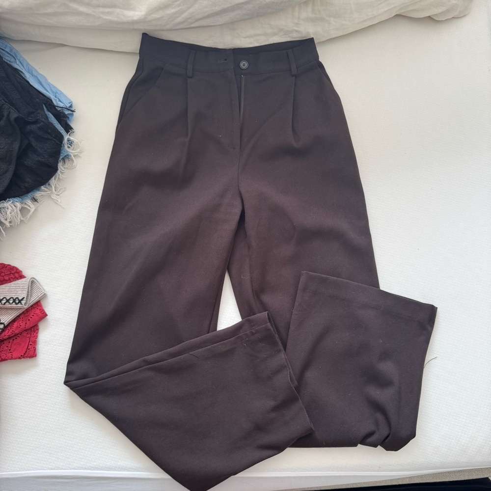 High-Rise Straight Trousers in Brown